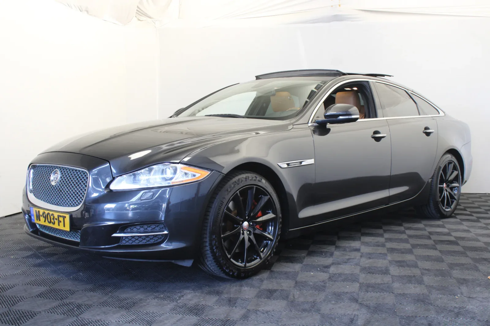 Jaguar XJ (2009) — foto 1