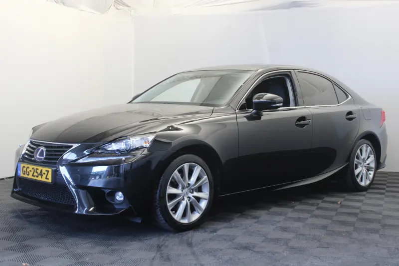 Lexus IS (2015)