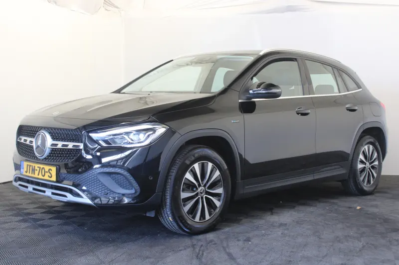 Mercedes-Benz GLA (2021)