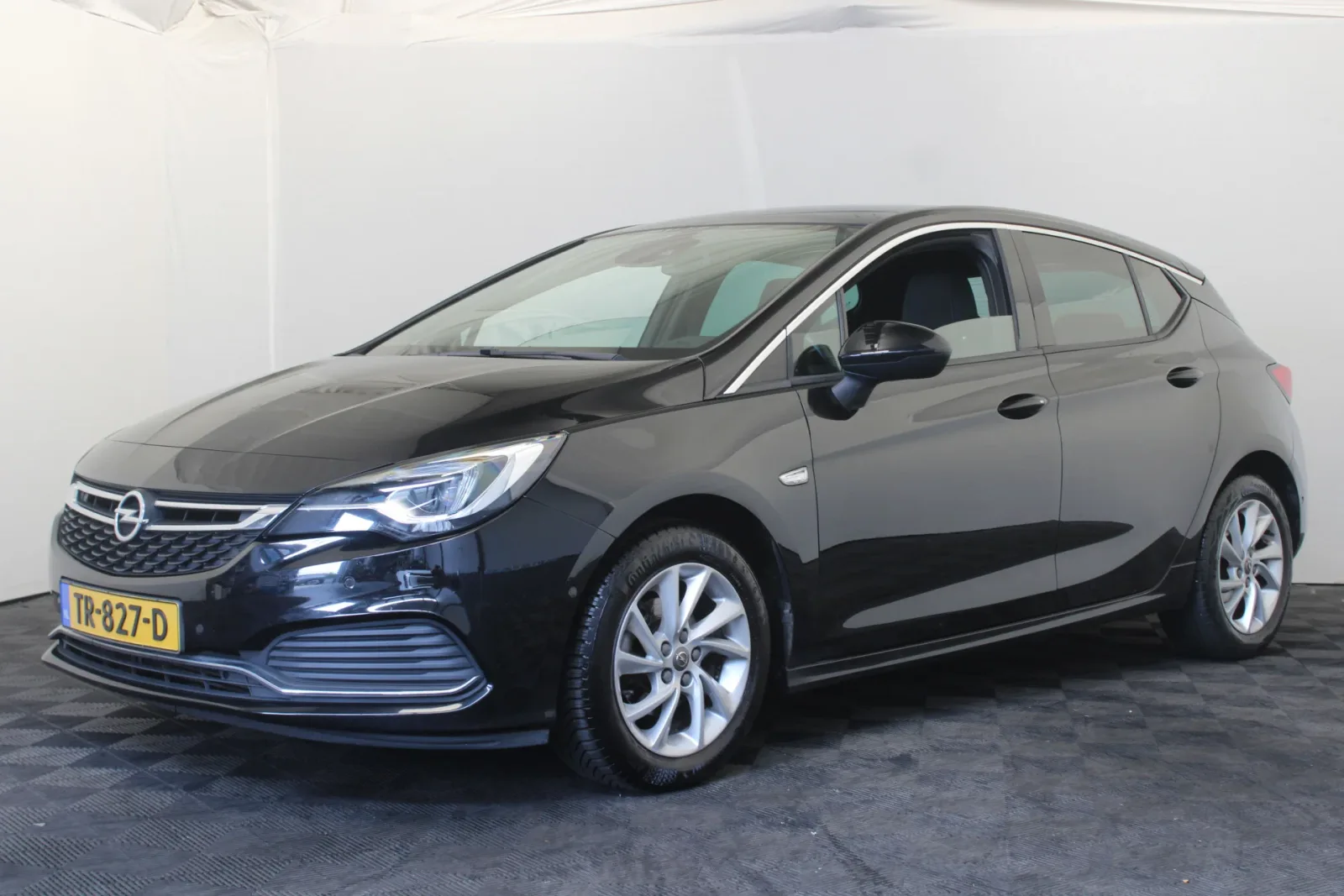 Opel Astra (2018) — foto 1