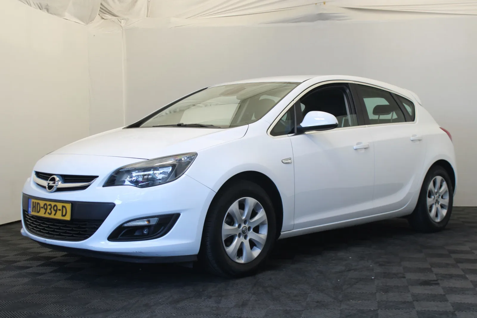Opel Astra (2013) — foto 1