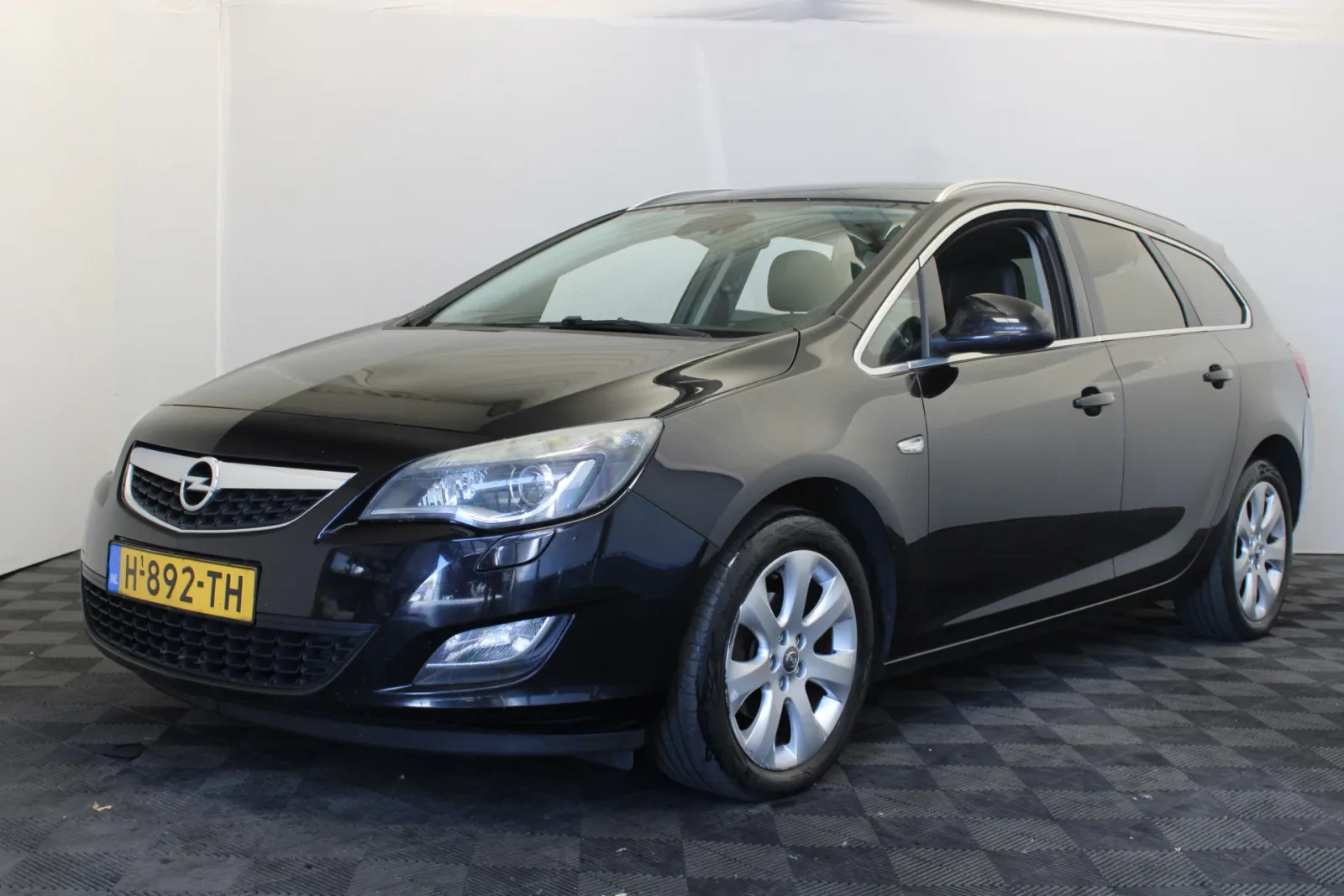 Opel Astra (2010) — foto 1