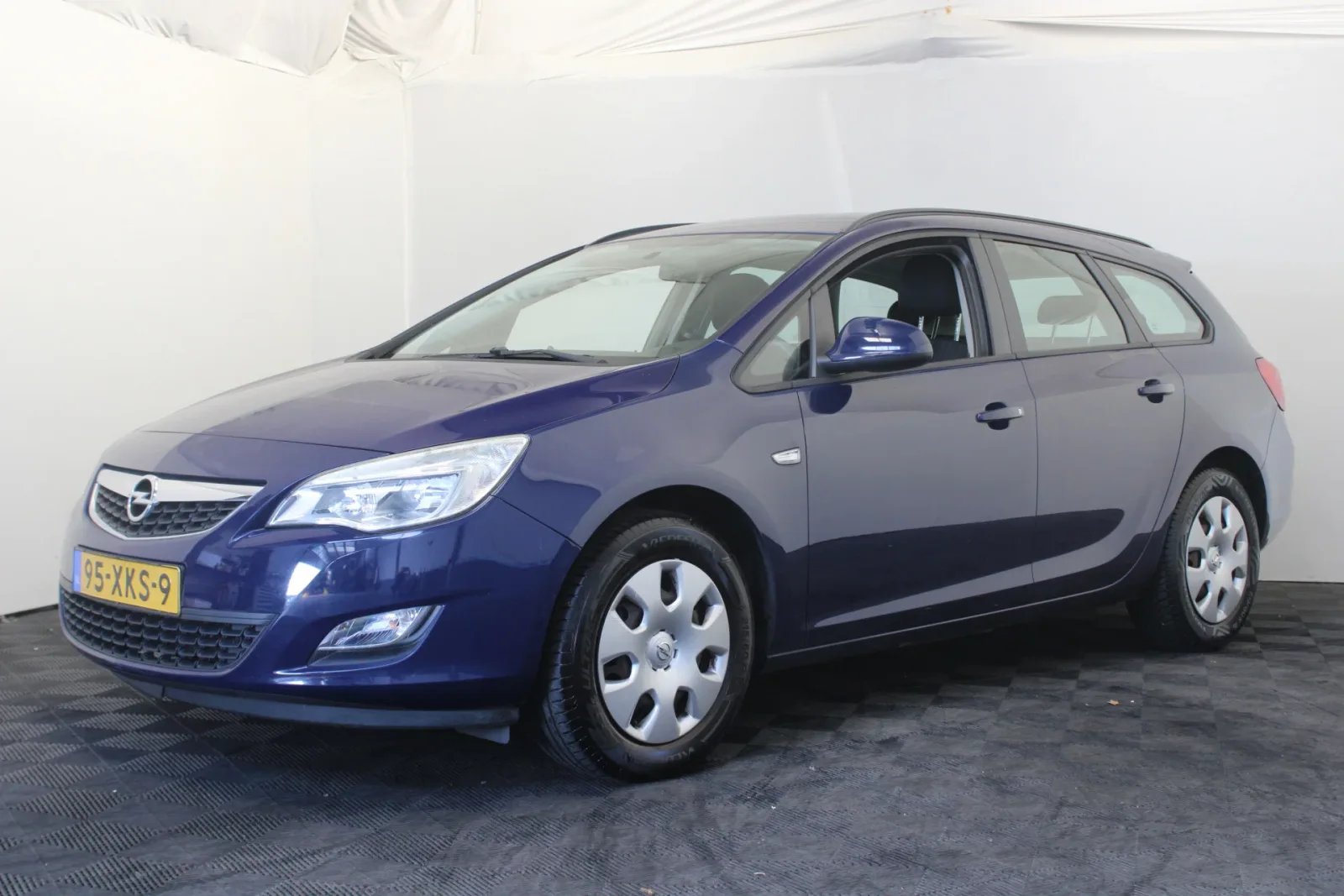 Opel Astra (2012) — foto 1