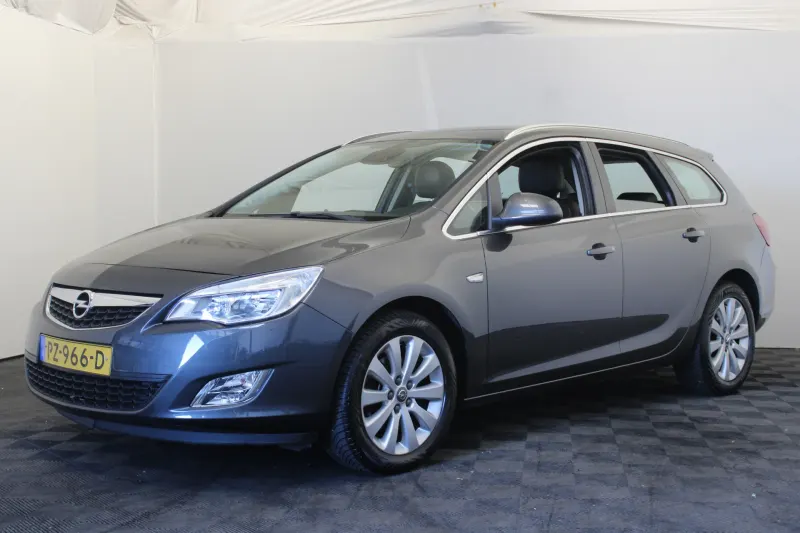 Opel Astra (2011)