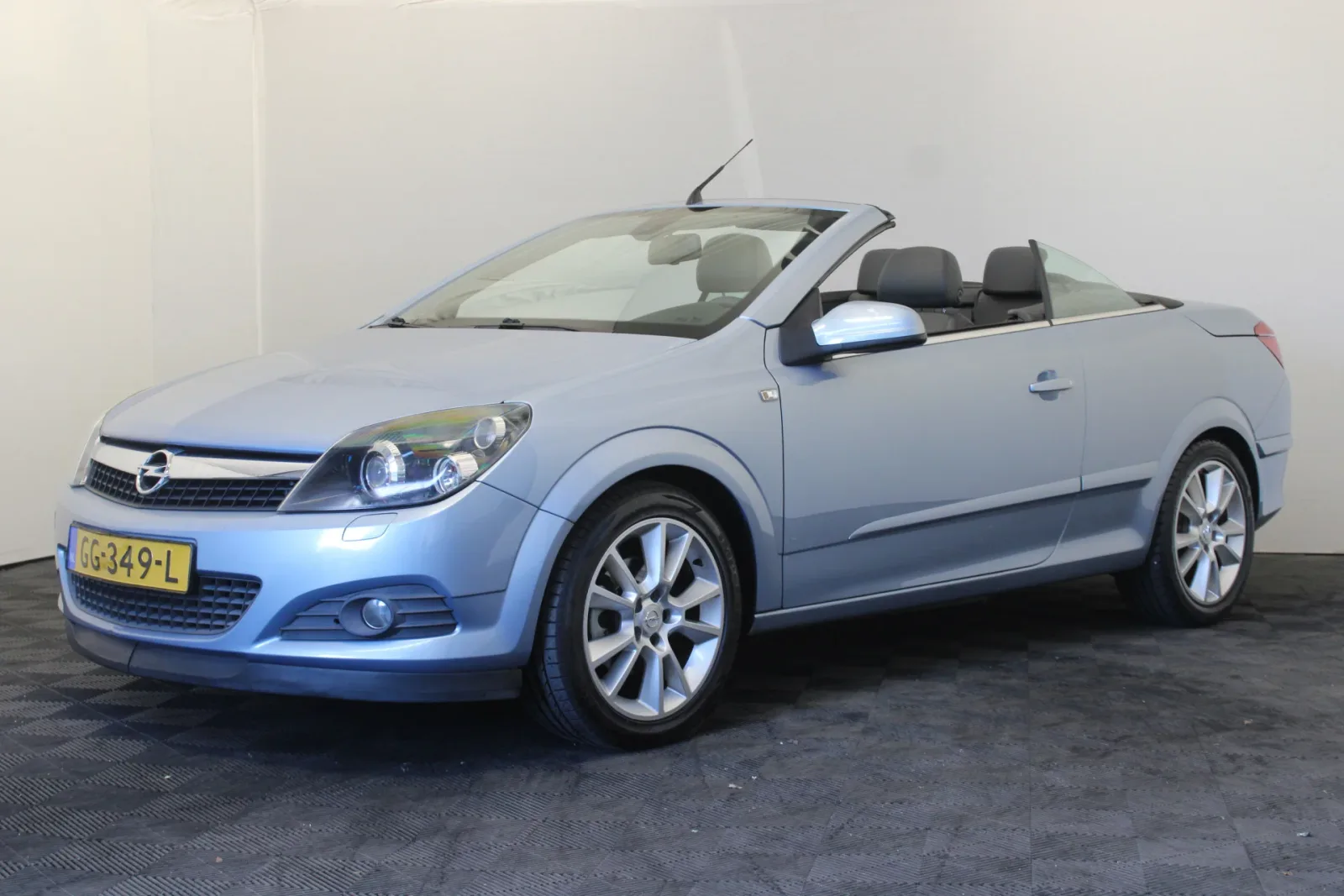 Opel Astra (2006) — foto 1