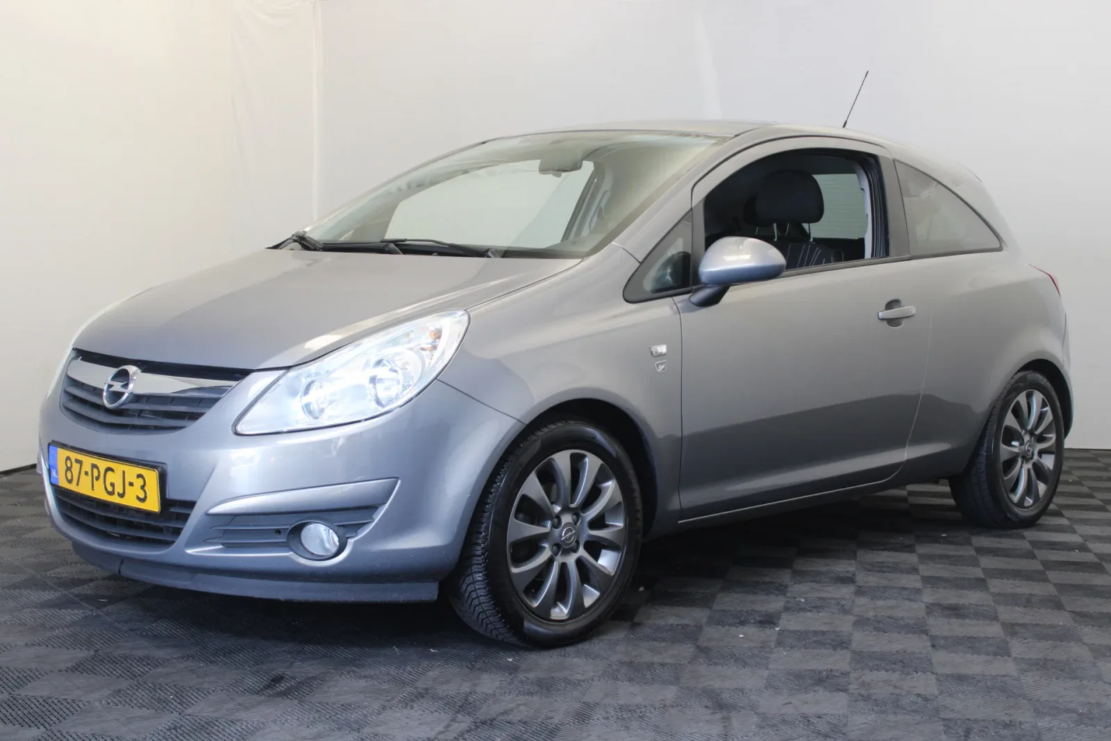 Opel Corsa (2011) — foto 1