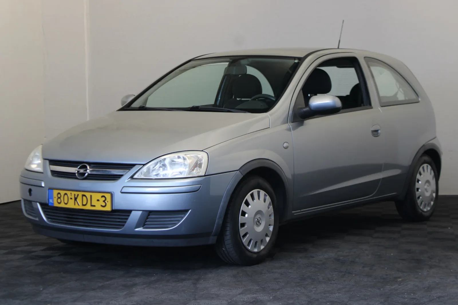 Opel Corsa (2004) — foto 1