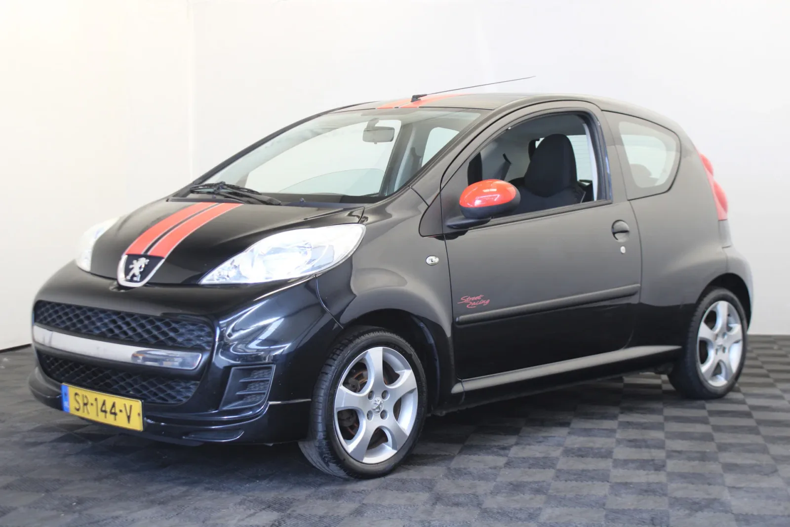 Peugeot 107 (2010) — foto 1