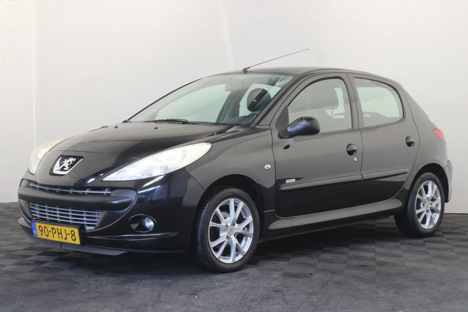 Peugeot 206 (2011) — foto 1