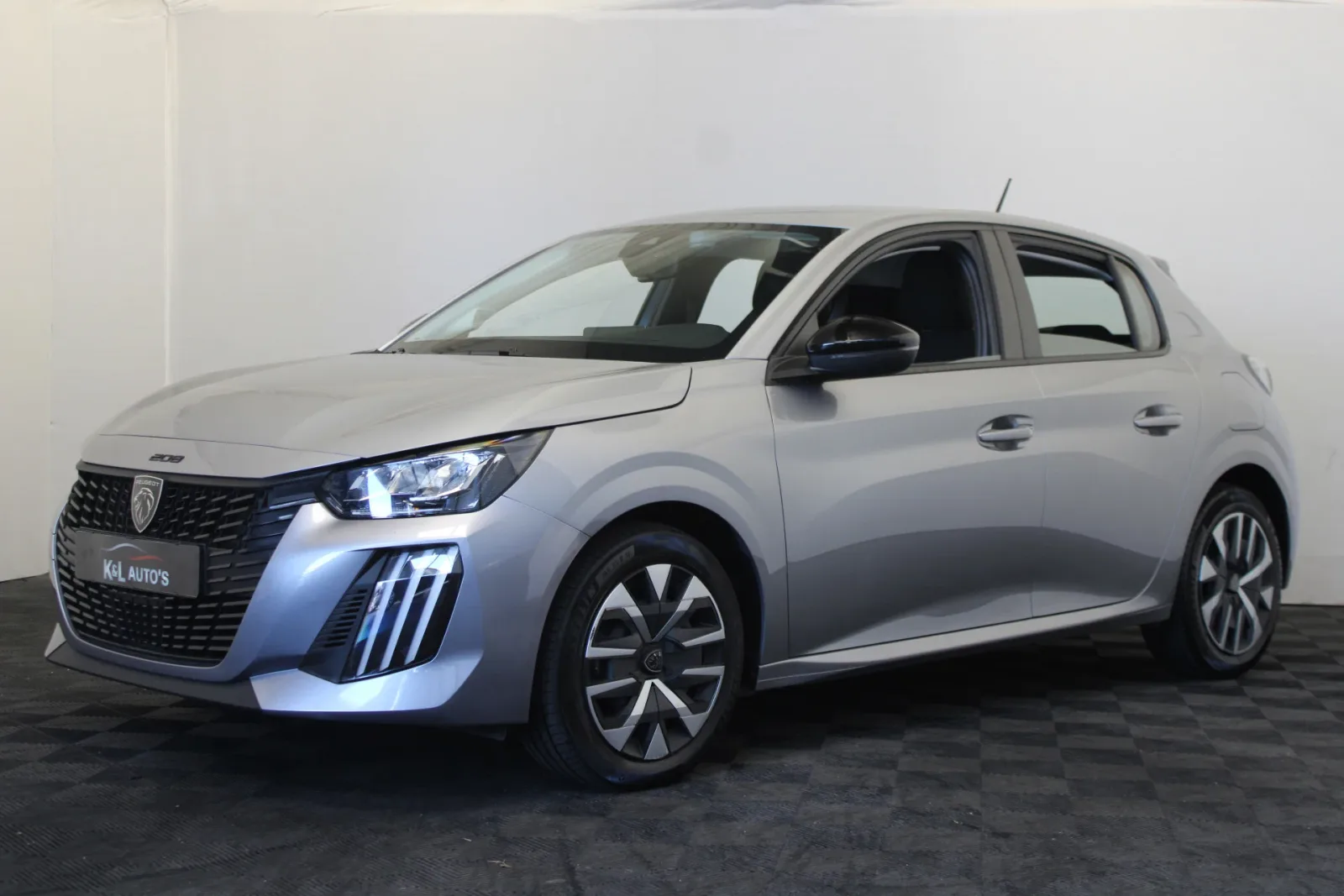Peugeot 208 (2023) — foto 1