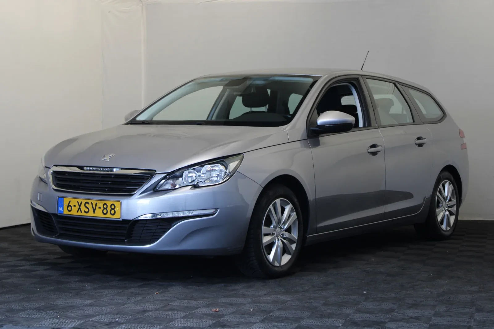 Peugeot 308 (2014) — foto 1