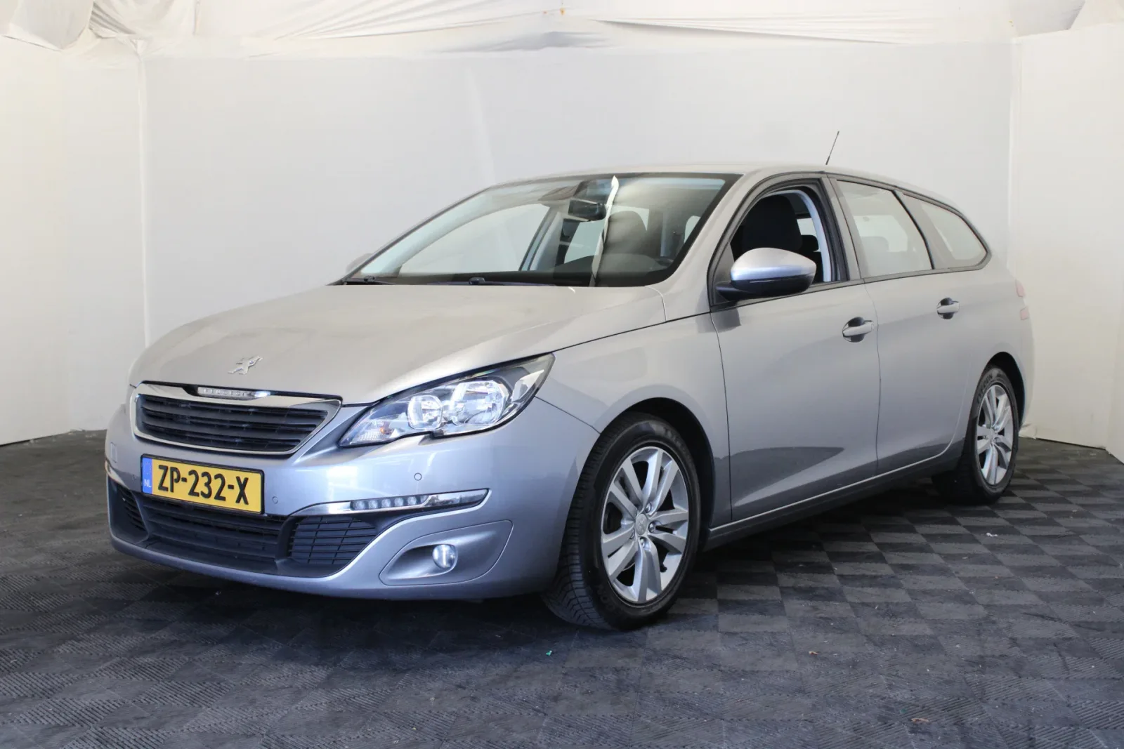Peugeot 308 (2014) — foto 1