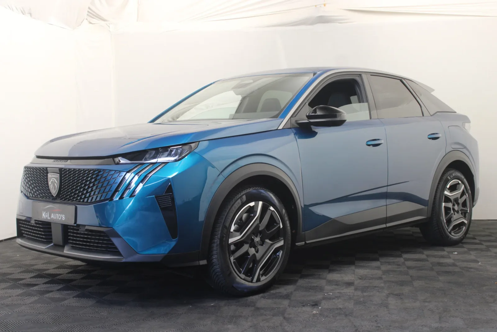 Peugeot e-3008 (2023) — foto 1