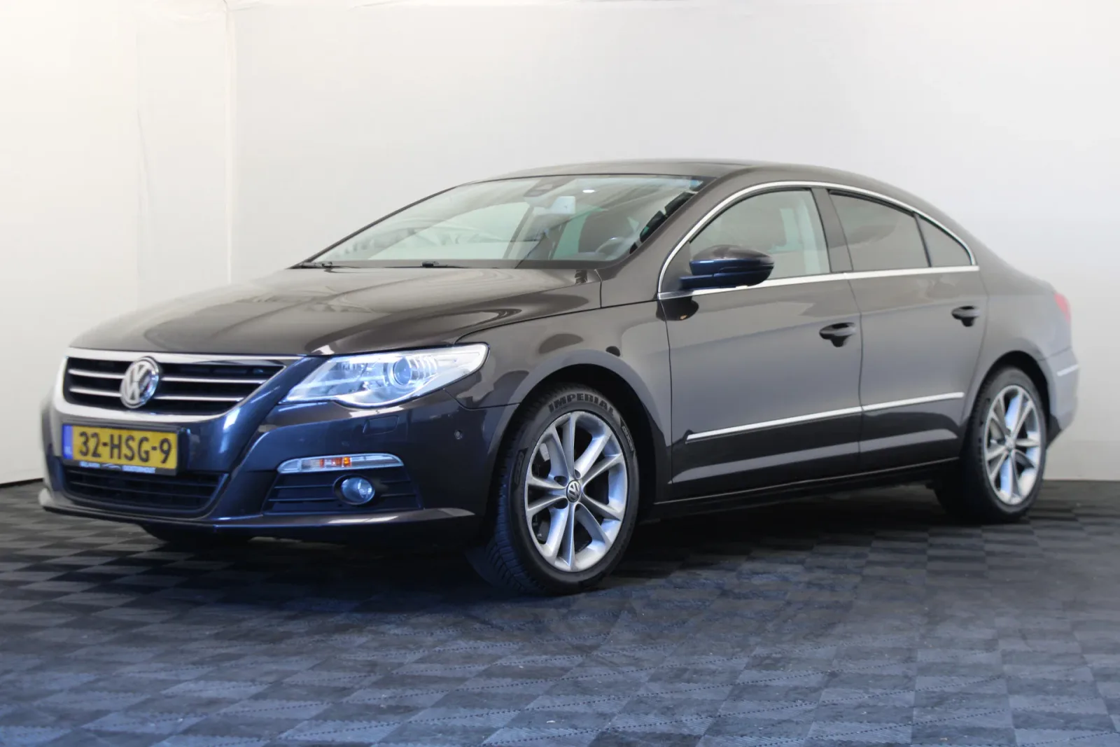 Volkswagen Passat (2009) — foto 1