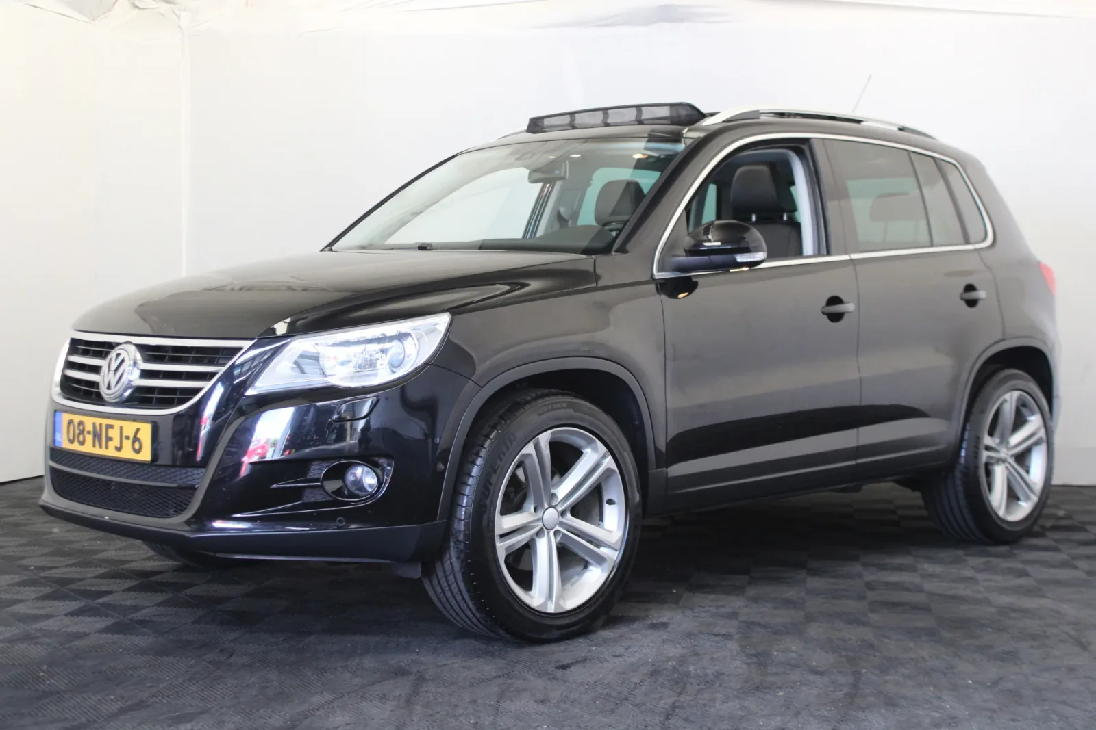 Volkswagen Tiguan (2010) — foto 1