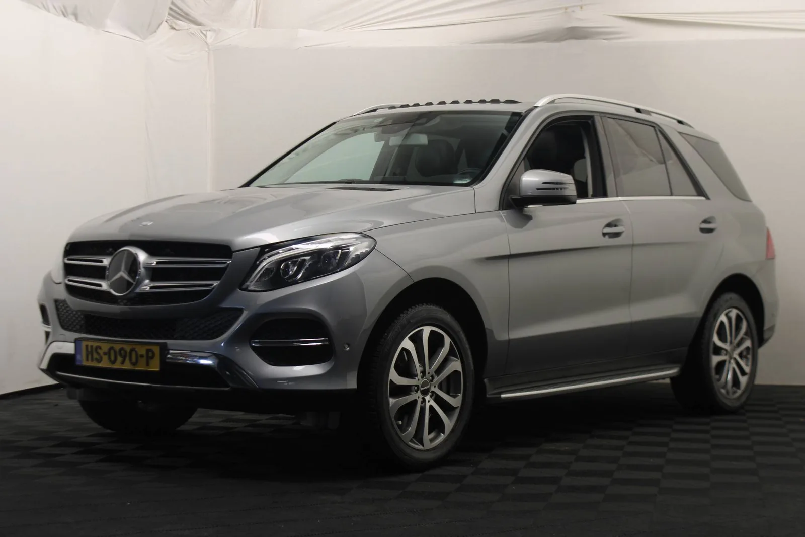 Mercedes-Benz GLE (2015) — foto 1