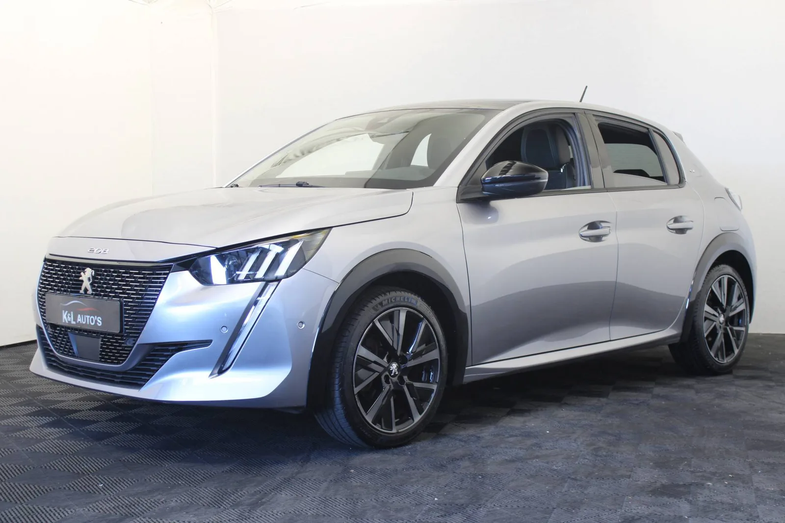 Peugeot 208 (2022) — foto 1