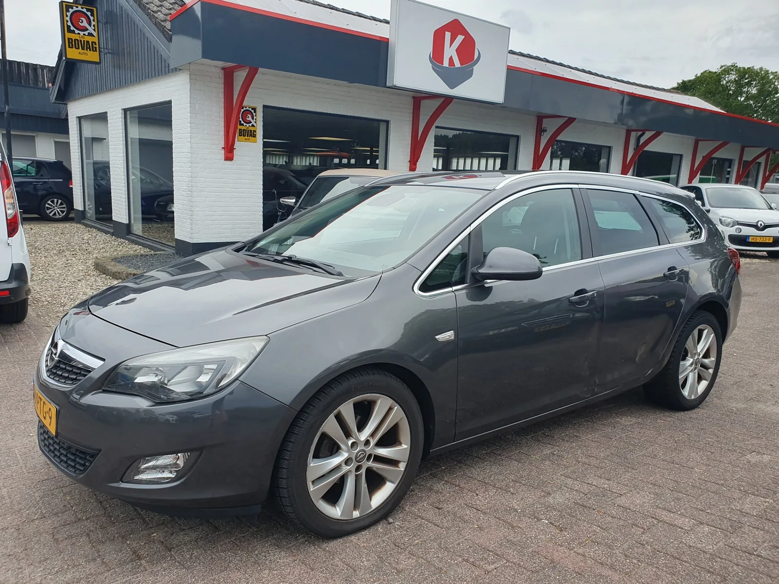 Opel Astra Sports Tourer (2011) — foto 1