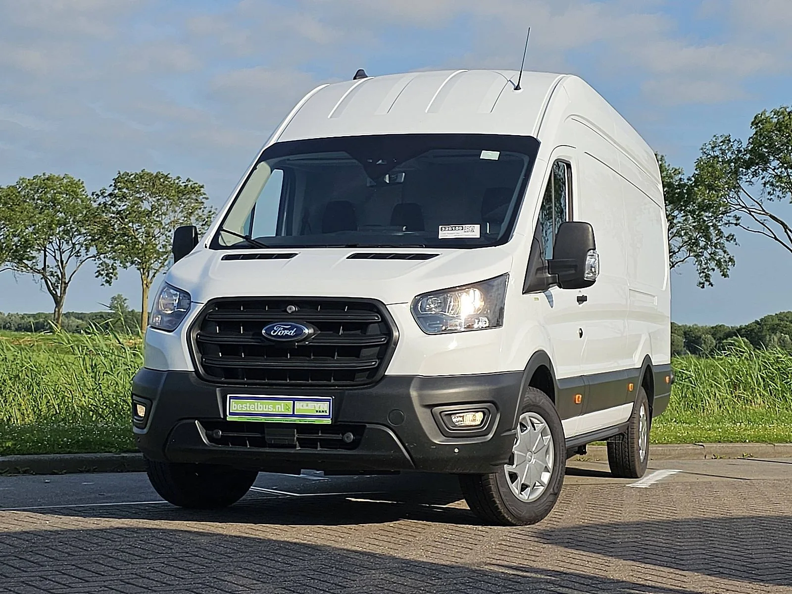 Ford Transit (2024) — foto 1
