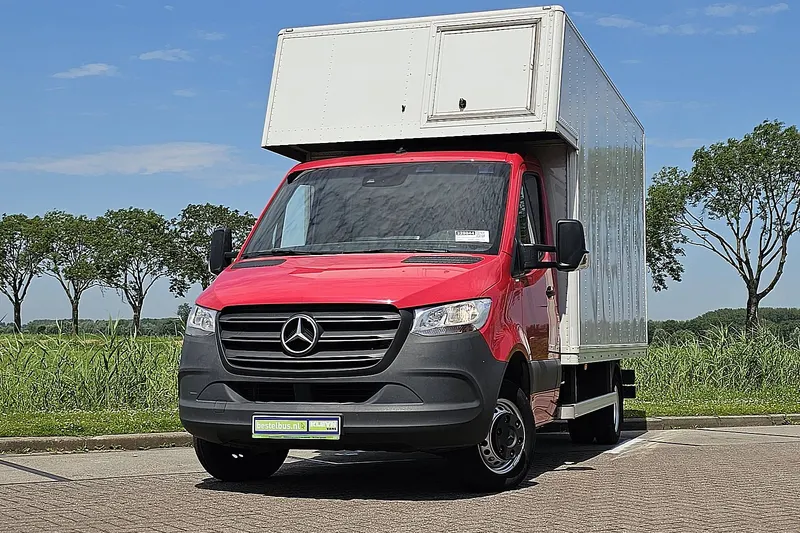 Mercedes-Benz Sprinter (2023)