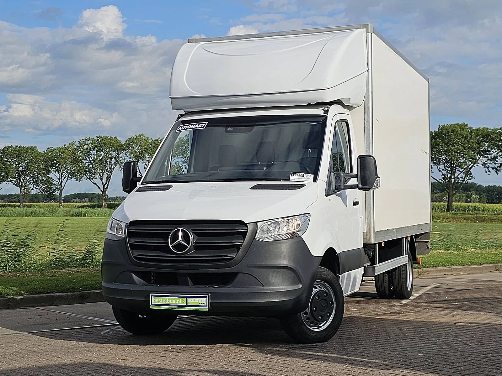 Mercedes-Benz Sprinter (2023) — foto 1