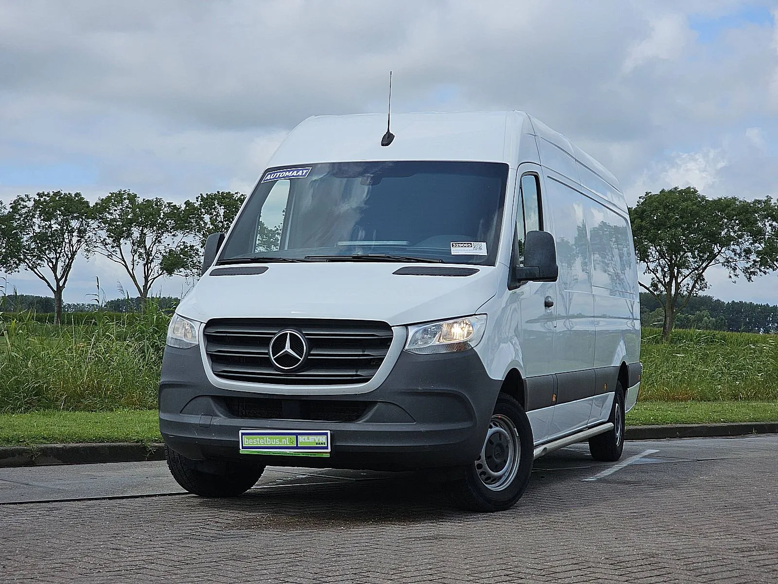 Mercedes-Benz Sprinter (2023) — foto 1