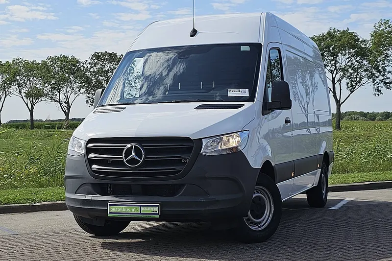 Mercedes-Benz Sprinter (2023)