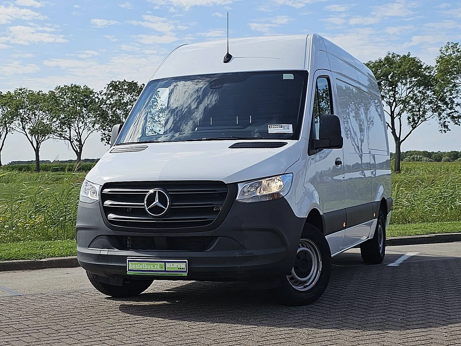 Mercedes-Benz Sprinter (2023) — foto 1