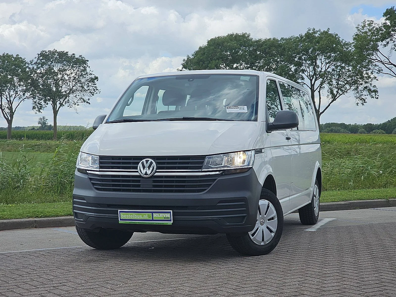 Volkswagen Transporter (2023) — foto 1