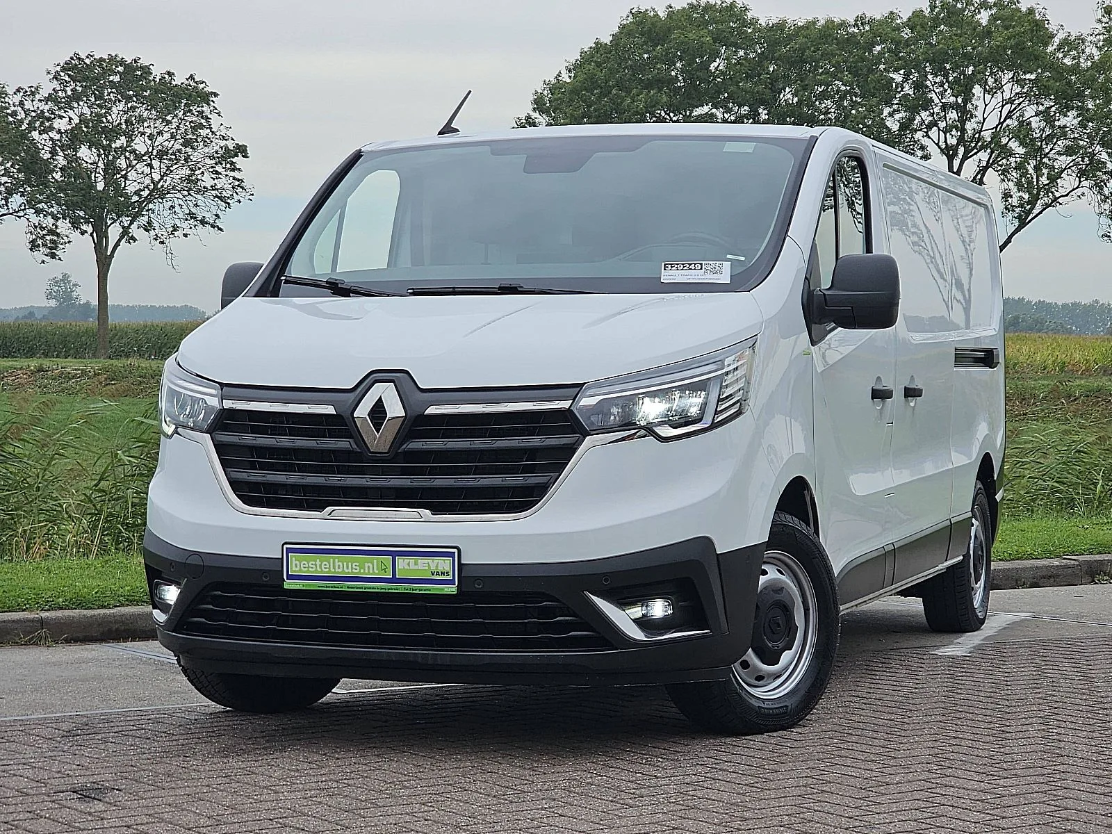 Renault Trafic (2023) — foto 1