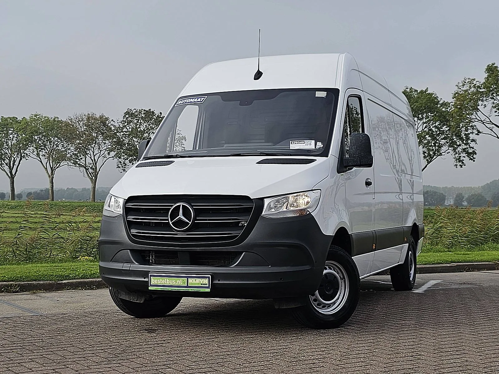 Mercedes-Benz Sprinter (2023) — foto 1