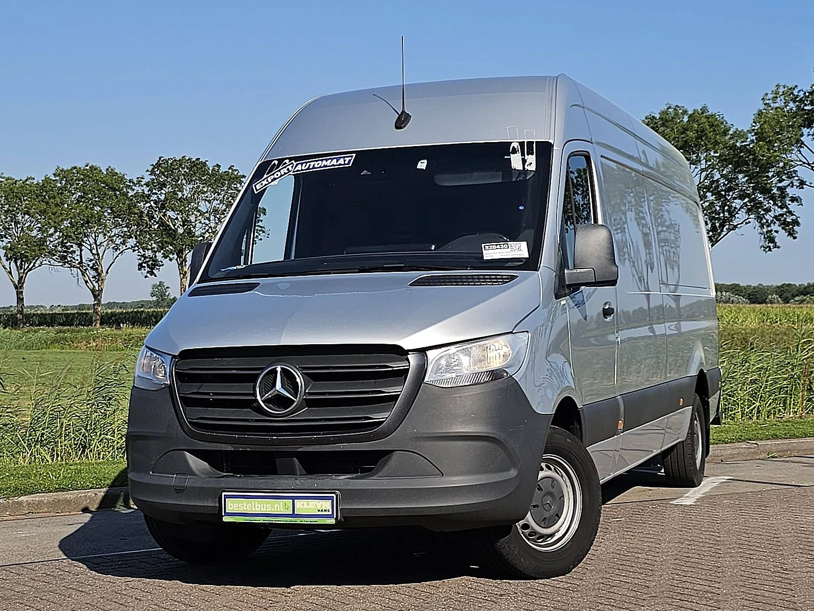 Mercedes-Benz Sprinter (2023) — foto 1