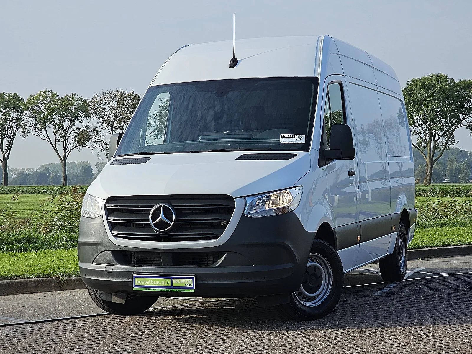 Mercedes-Benz Sprinter (2023) — foto 1