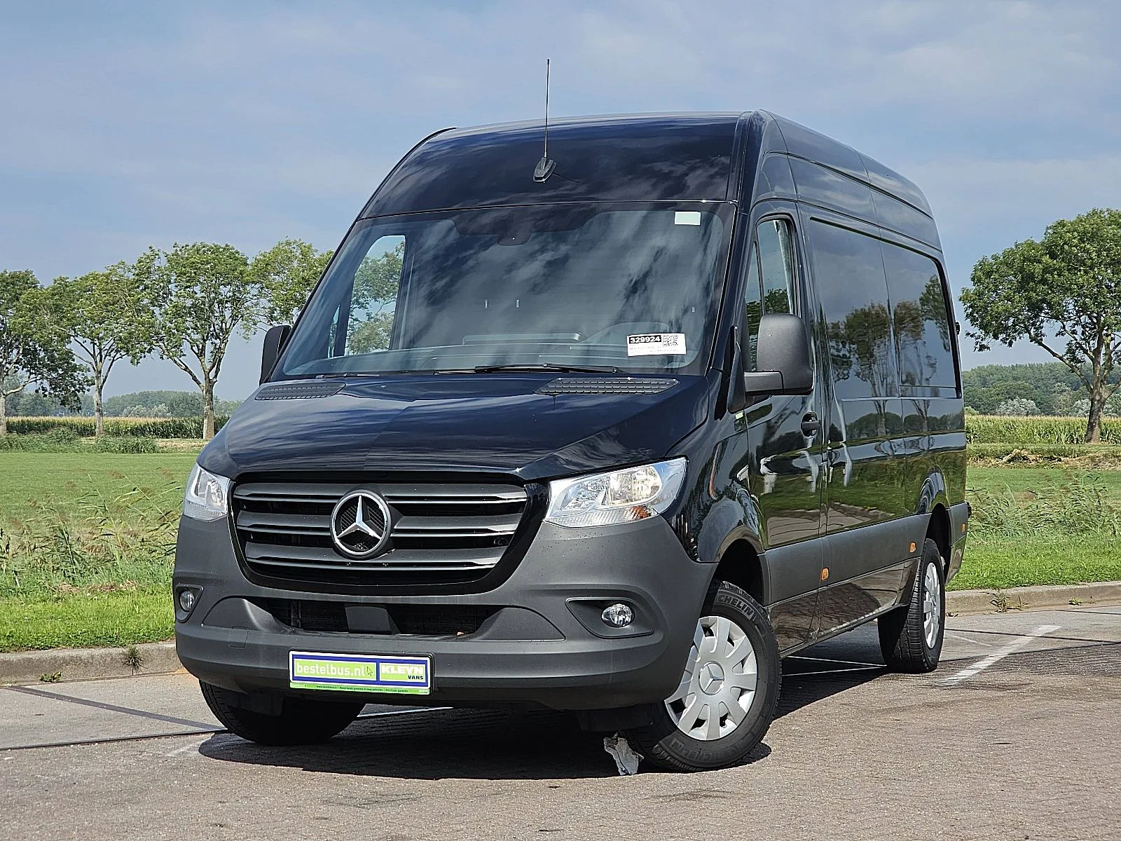 Mercedes-Benz Sprinter (2023) — foto 1