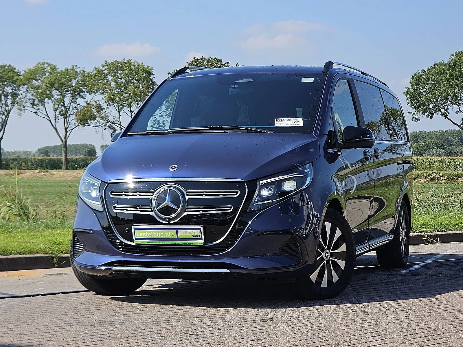 Mercedes-Benz EQV (2024) — foto 1