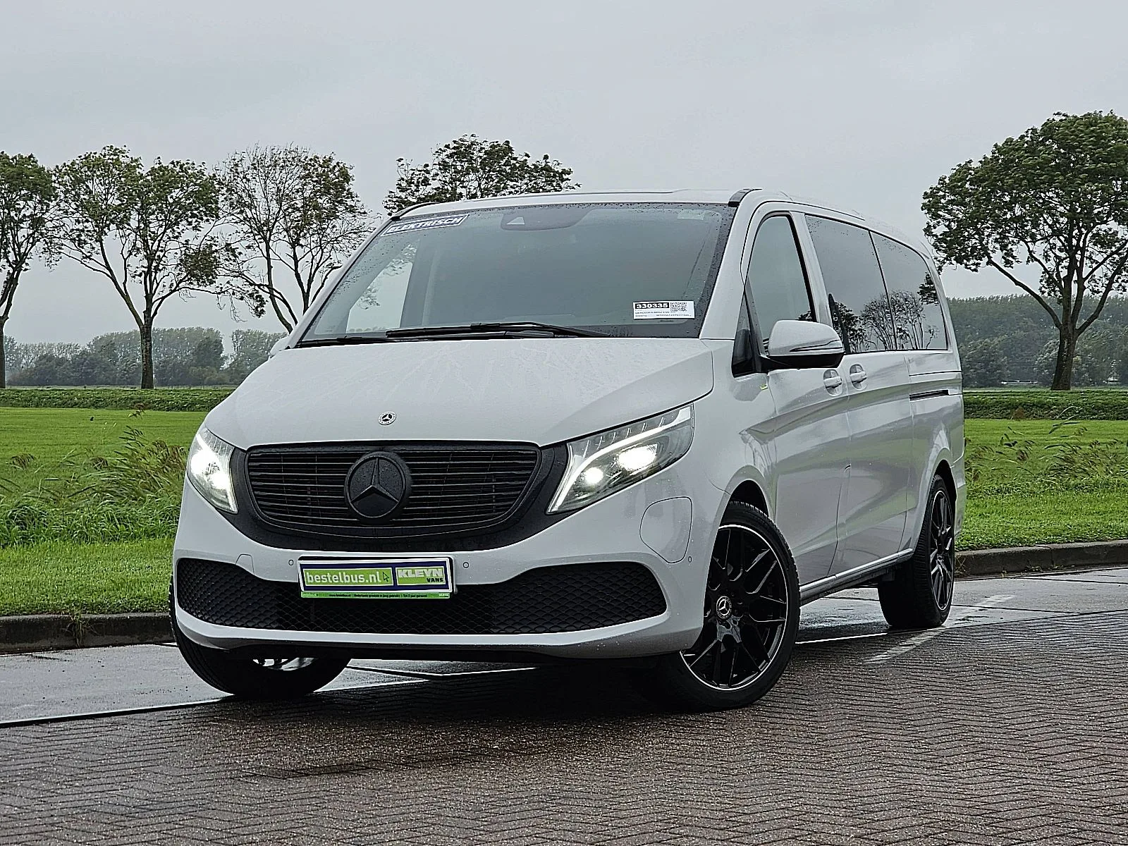 Mercedes-Benz EQV (2023) — foto 1