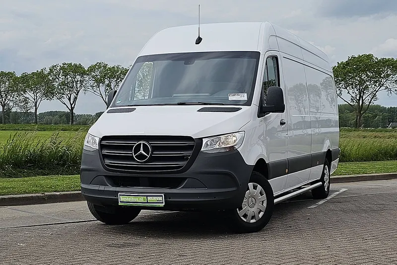 Mercedes-Benz Sprinter (2023)