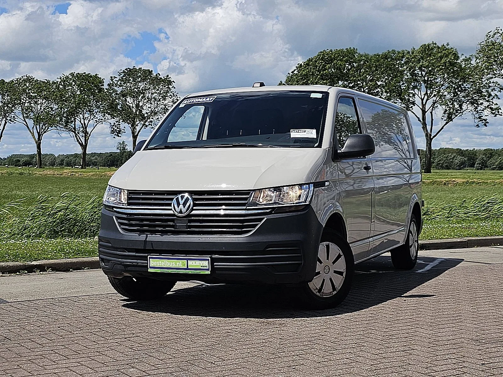 Volkswagen Transporter (2024) — foto 1