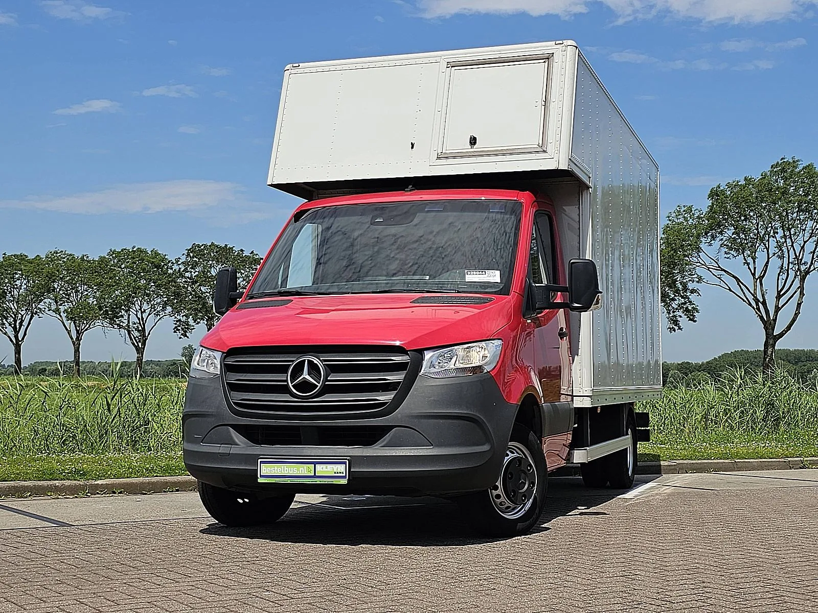 Mercedes-Benz Sprinter (2023) — foto 1