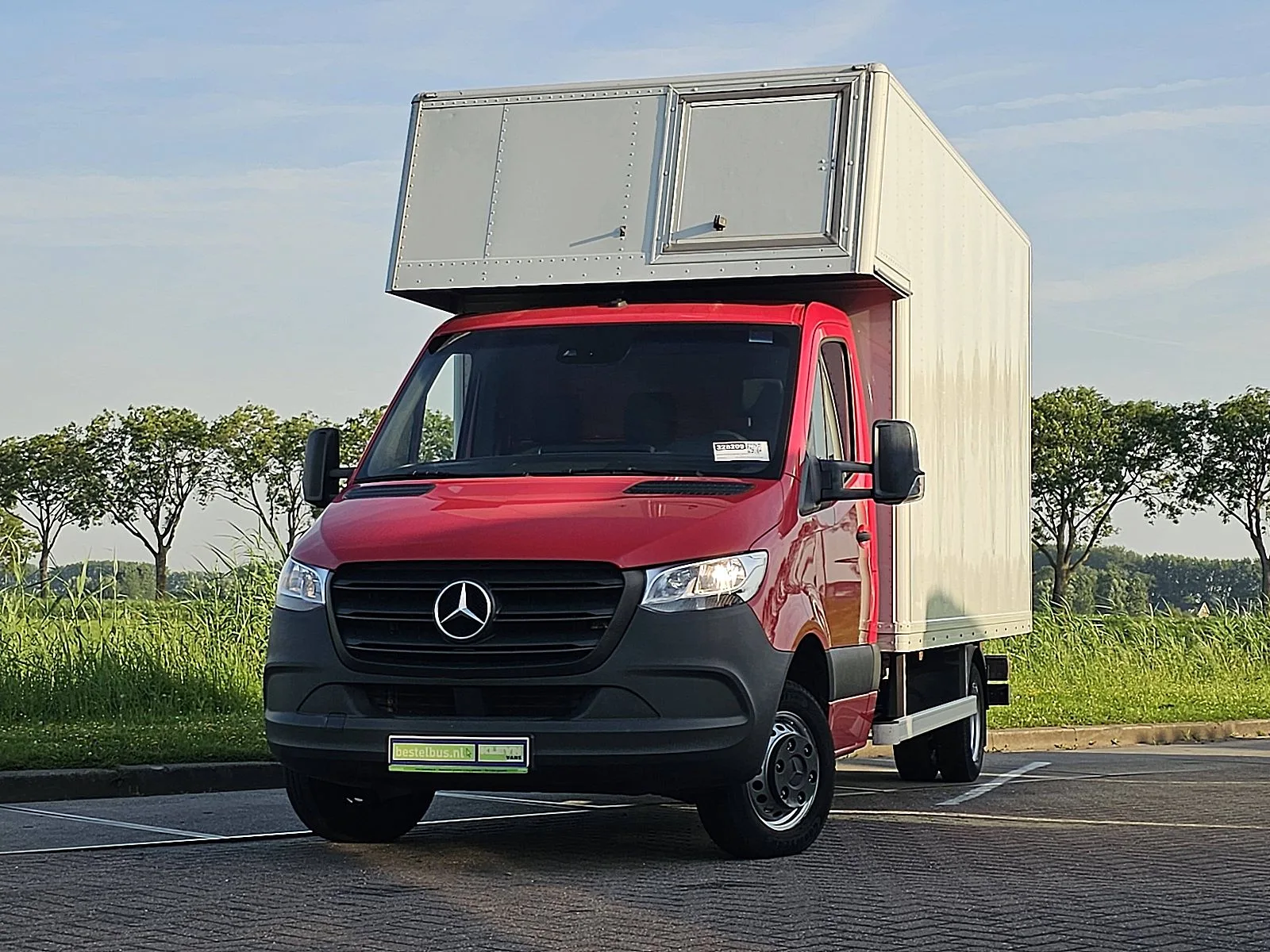 Mercedes-Benz Sprinter (2023) — foto 1