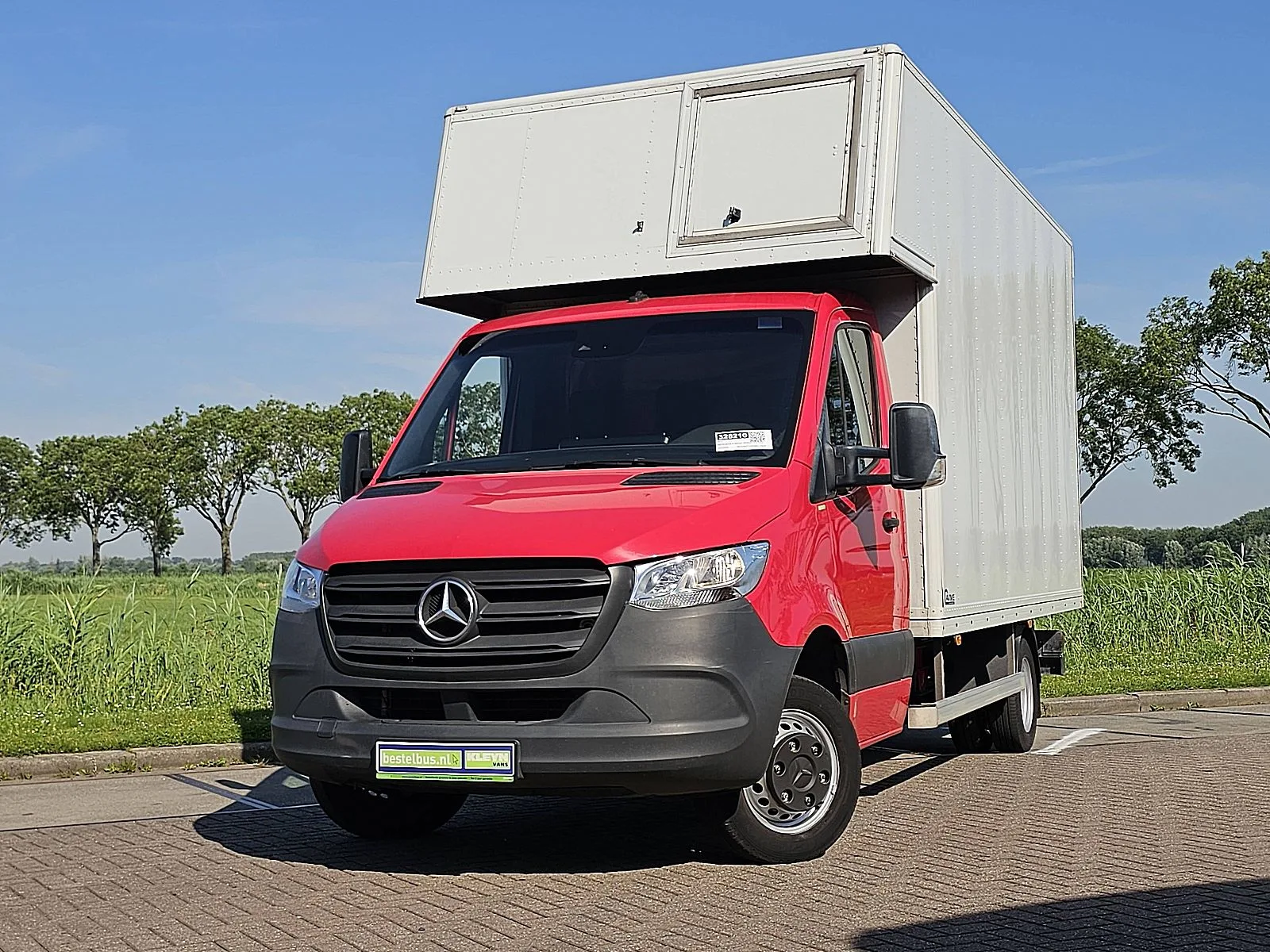 Mercedes-Benz Sprinter (2023) — foto 1
