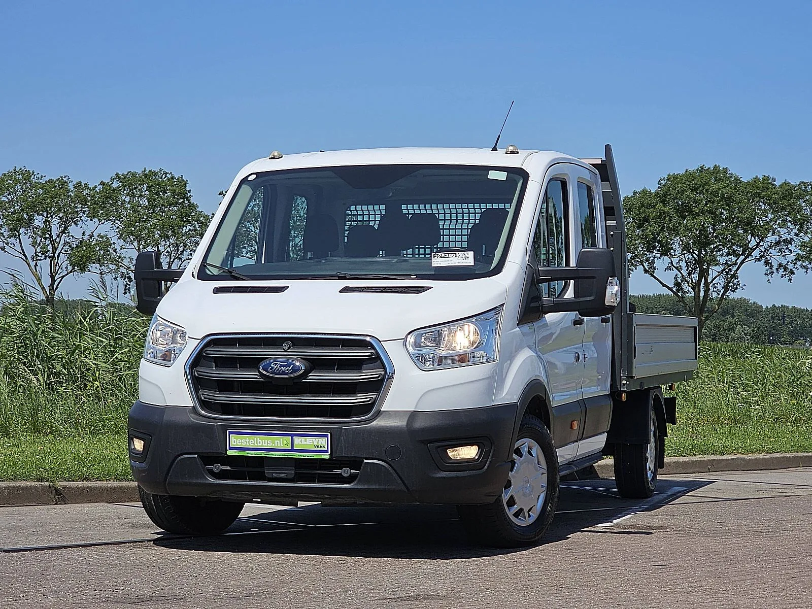 Ford Transit (2019) — foto 1