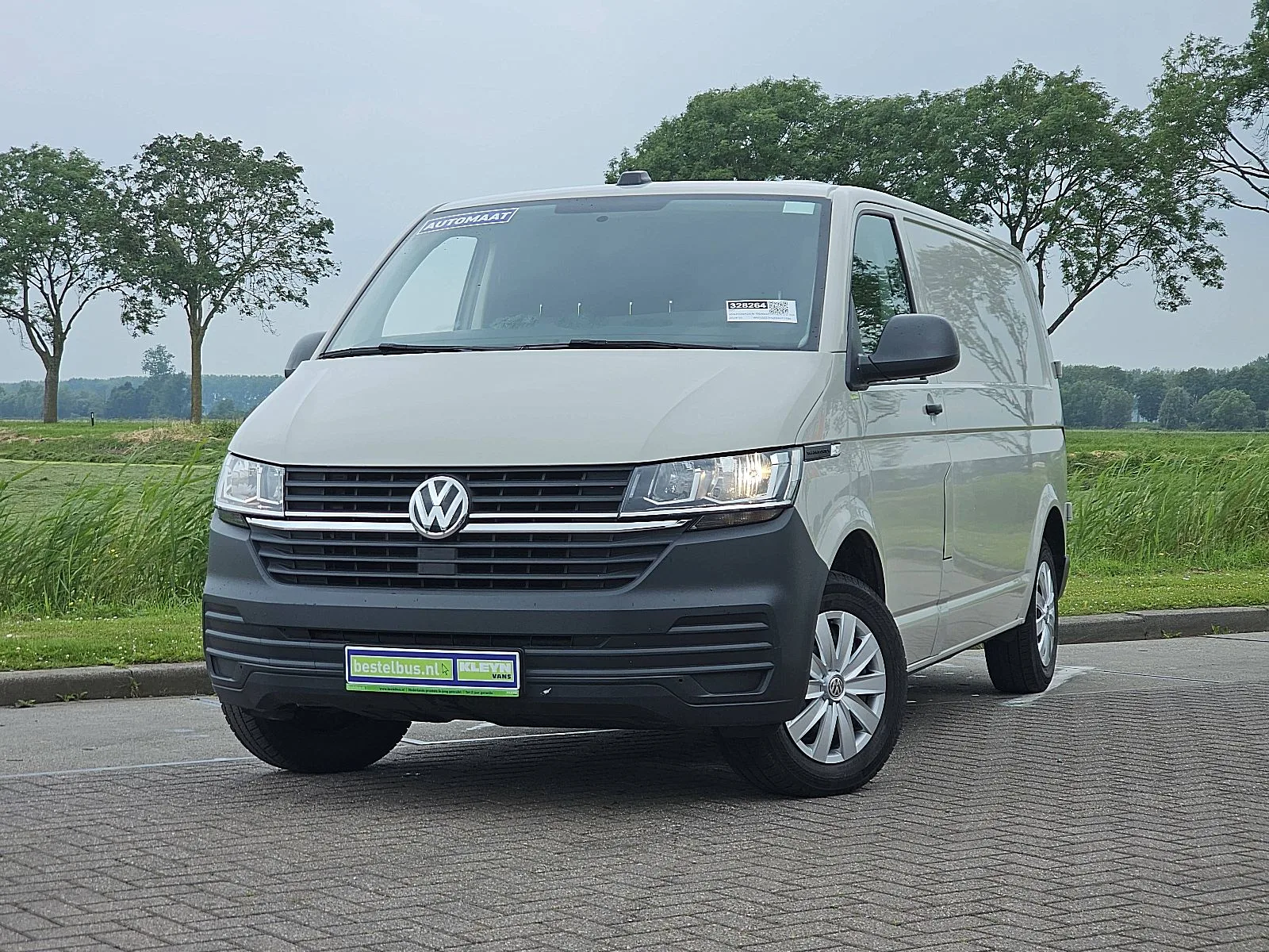 Volkswagen Transporter (2024) — foto 1