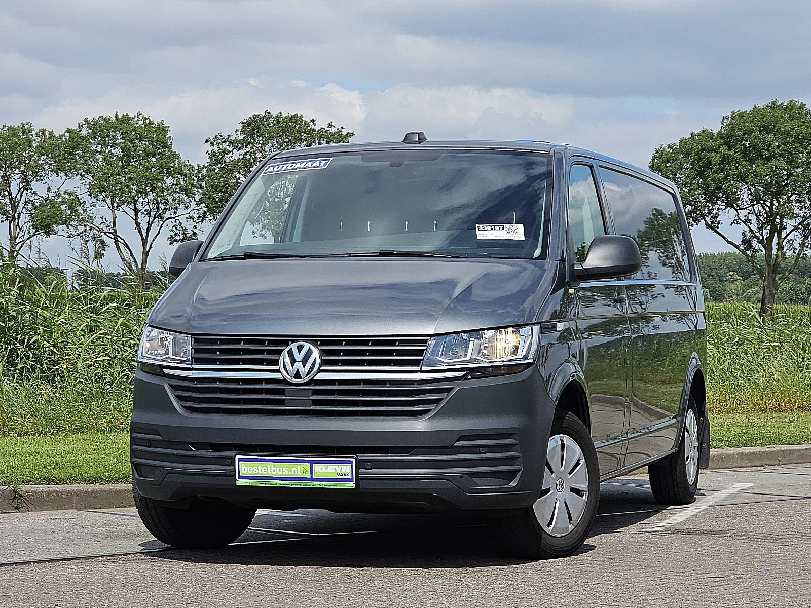 Volkswagen Transporter (2021) — foto 1