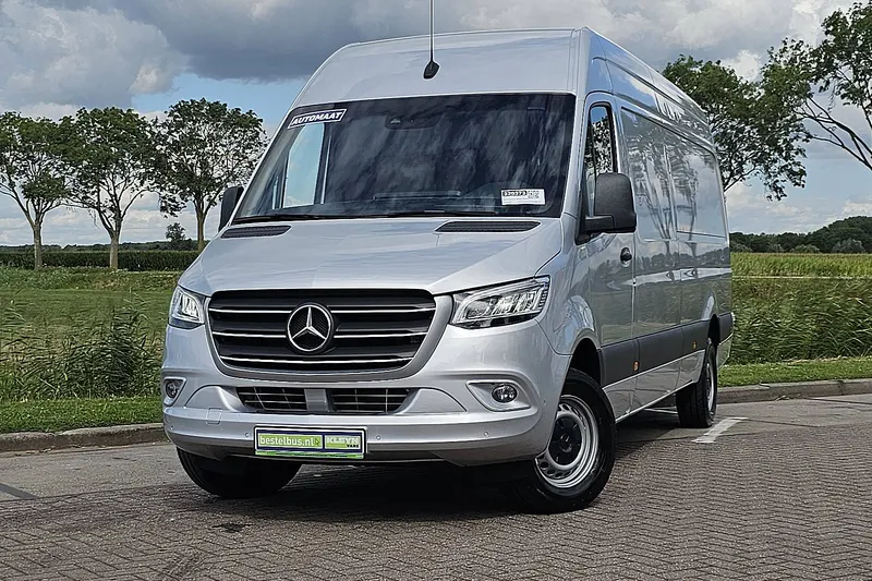 Mercedes-Benz Sprinter (2023)