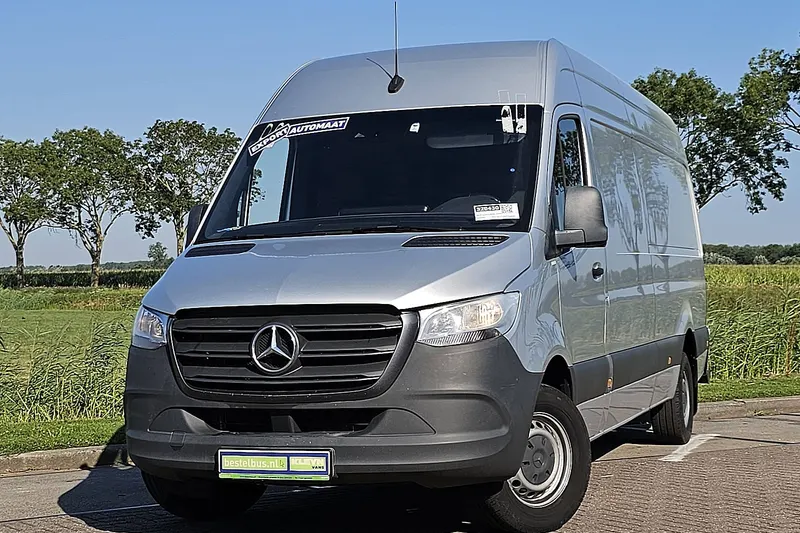 Mercedes-Benz Sprinter (2023)