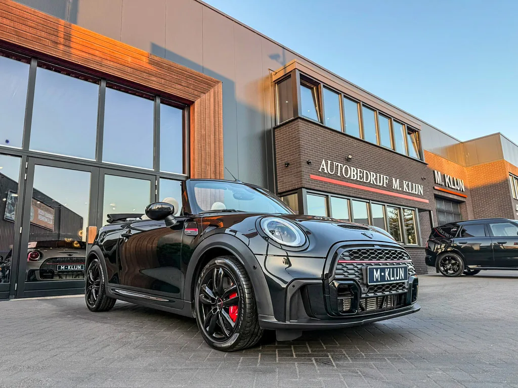 MINI Cabrio (2023) — foto 1