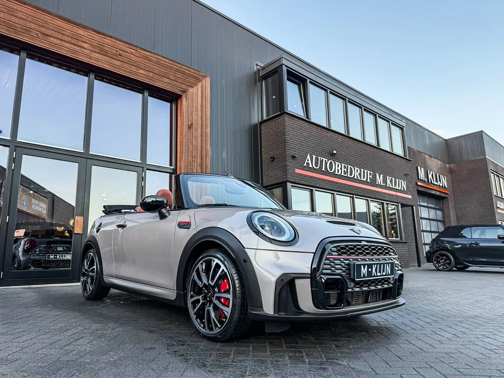 MINI Cabrio (2023) — foto 1