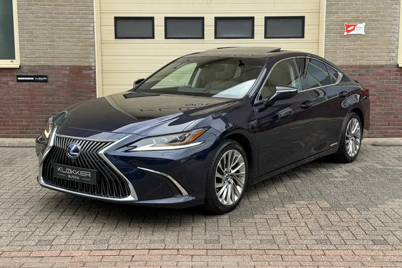 Lexus ES (2019)