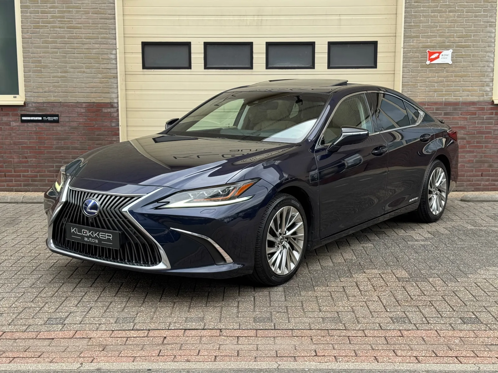 Lexus ES (2019) — foto 1